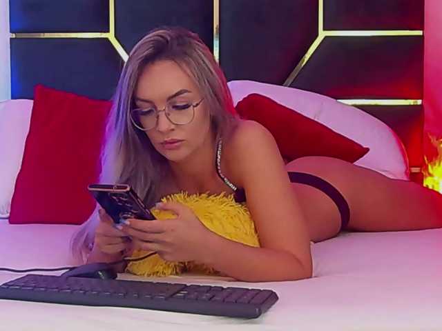 AllisonSweets live cam on BongaCams