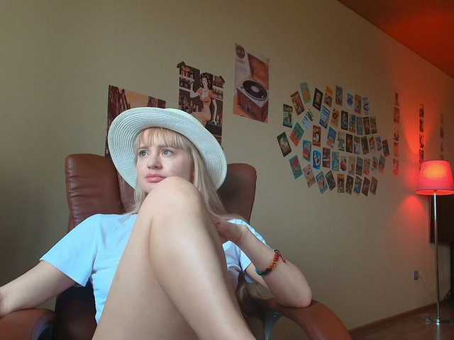 Kriszayka's BongaCams show and profile