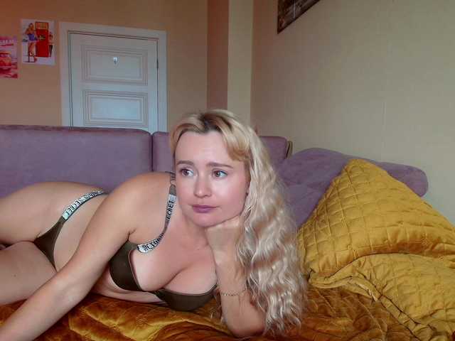 Kriszayka live cam on BongaCams