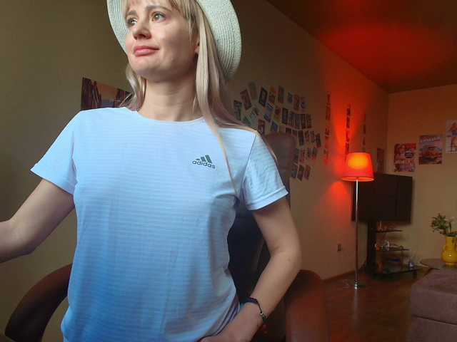 Kriszayka's BongaCams show and profile