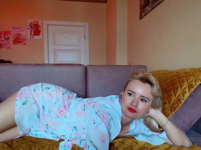 Kriszayka live cam on BongaCams