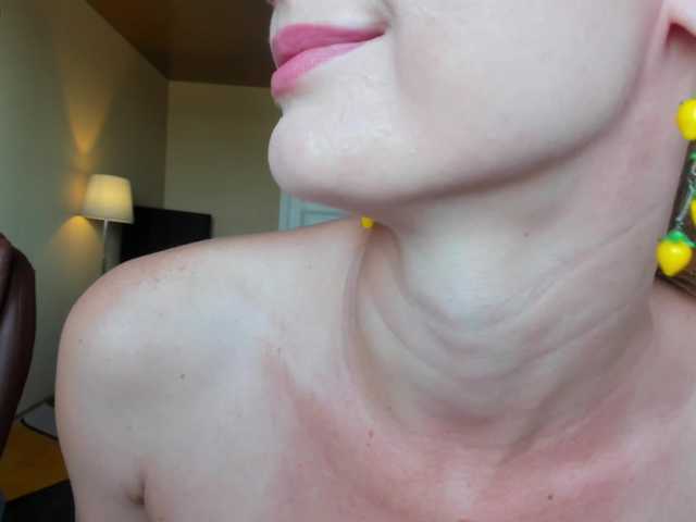 Kriszayka live cam on BongaCams
