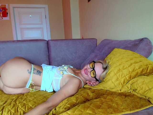 Kriszayka live cam on BongaCams