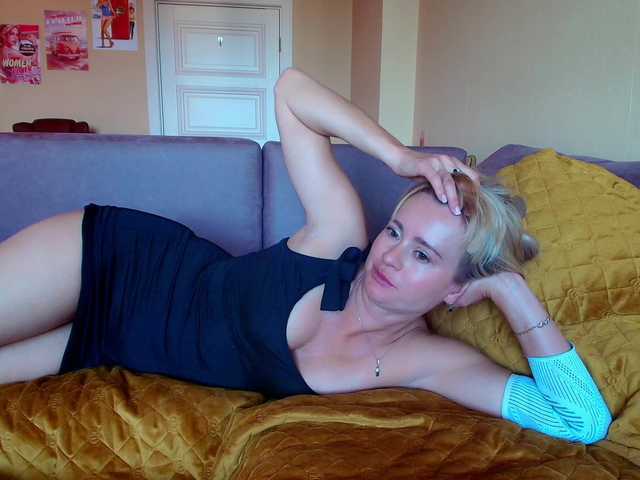 Kriszayka live cam on BongaCams