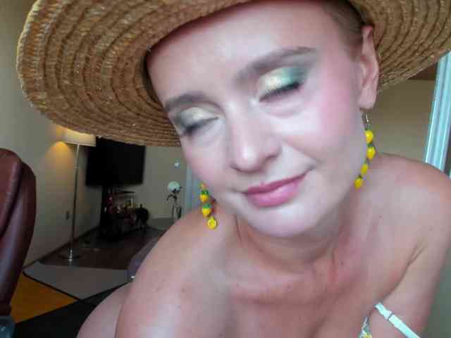 MissMotivated webcam