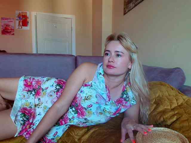 MissMotivated webcam