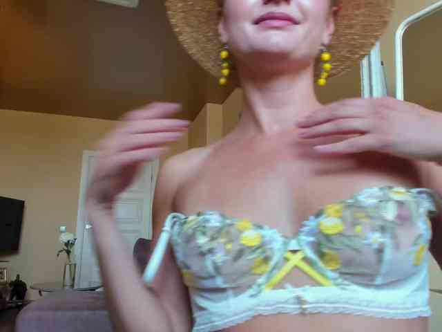 MissMotivated webcam
