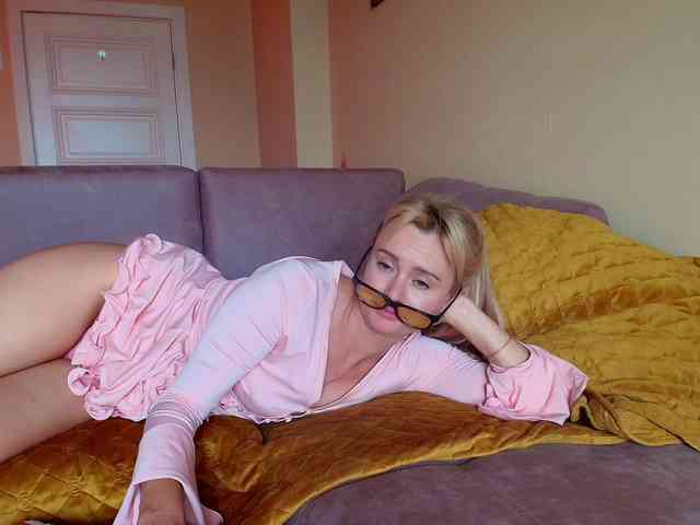 MissMotivated webcam