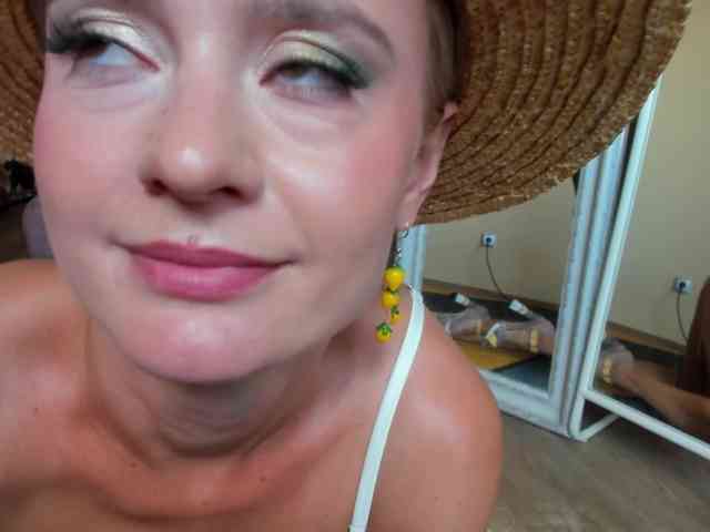 MissMotivated webcam