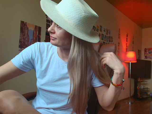 MissMotivated webcam