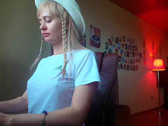 MissMotivated webcam