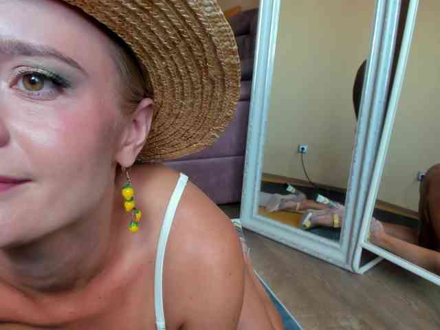 MissMotivated webcam