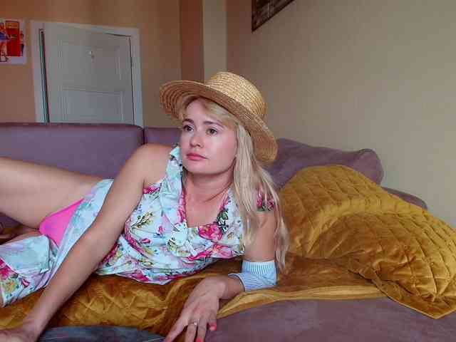 MissMotivated webcam