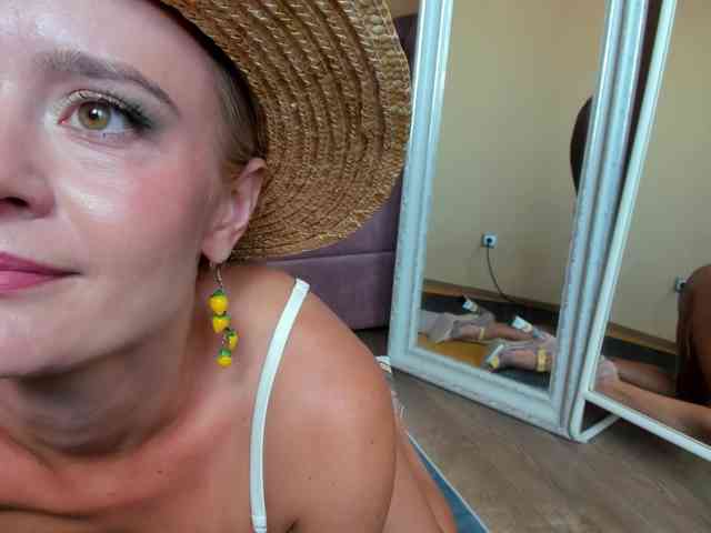 MissMotivated webcam