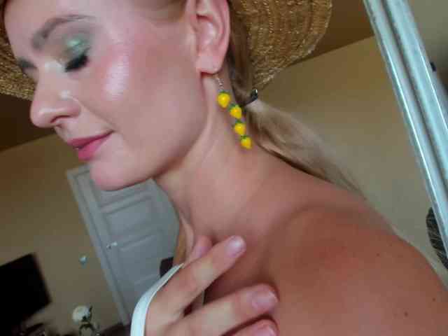 MissMotivated webcam