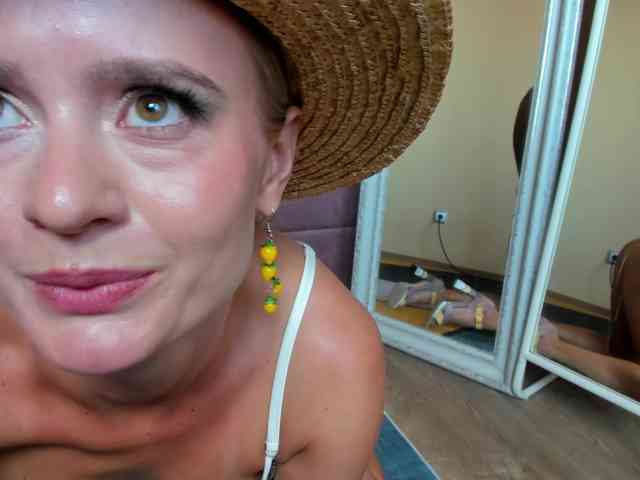 MissMotivated webcam