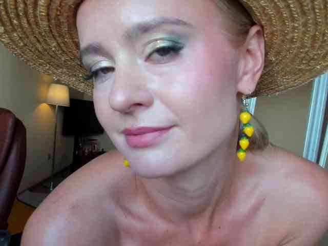MissMotivated webcam