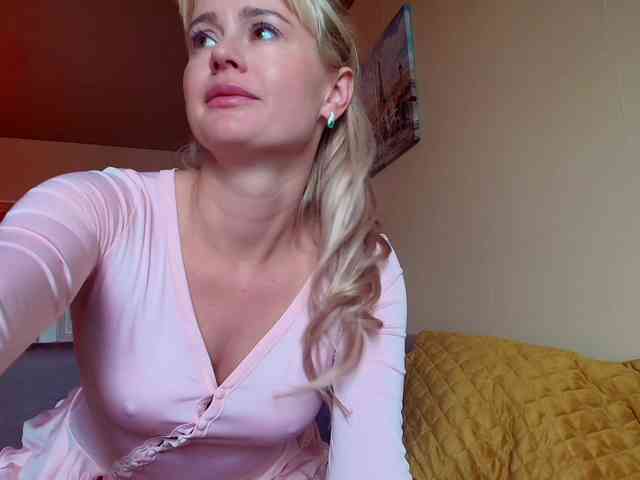 MissMotivated webcam