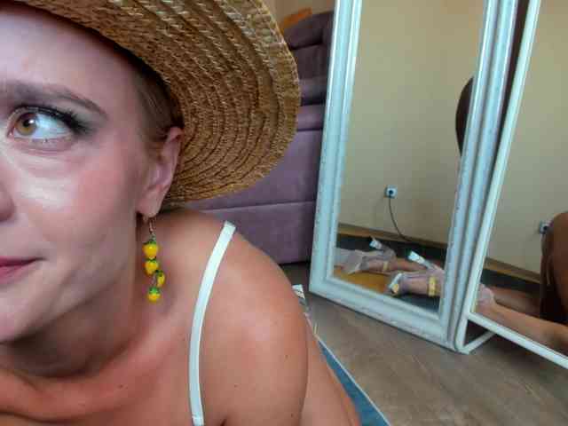 MissMotivated webcam