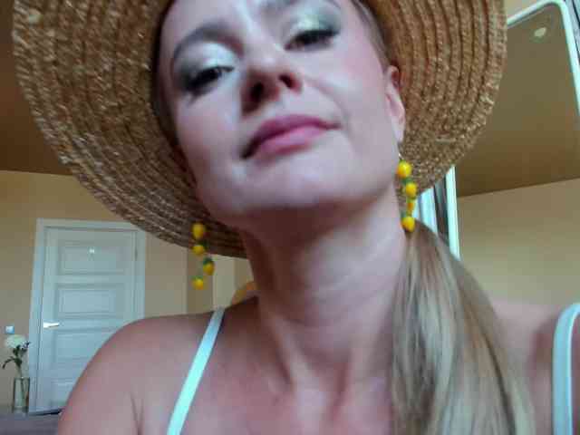 MissMotivated webcam