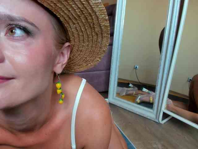 MissMotivated webcam
