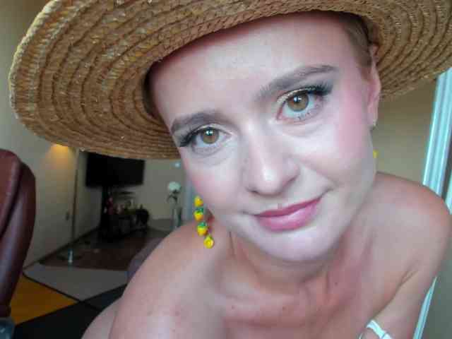 MissMotivated webcam