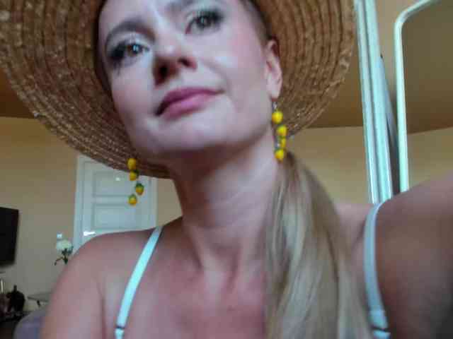 MissMotivated webcam