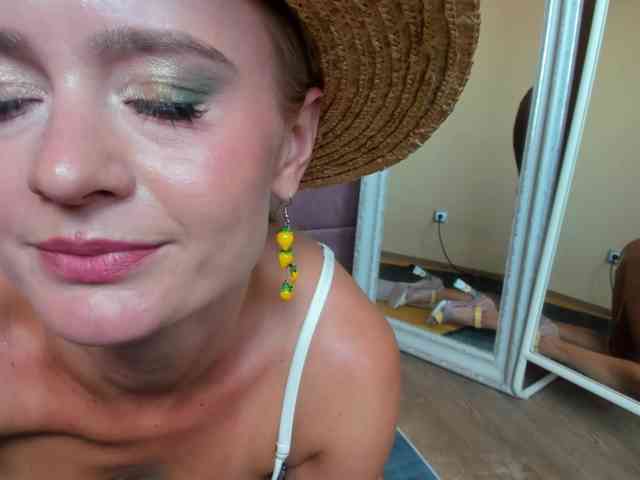 MissMotivated webcam