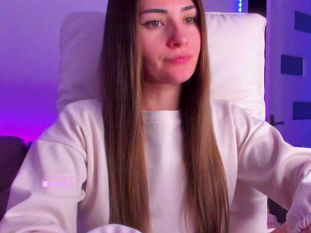 le modèle Lynx est en webcam porno dans un show sur le site bongacams, il possède les tags suivants: White/Caucasian,Brunette,Shaved