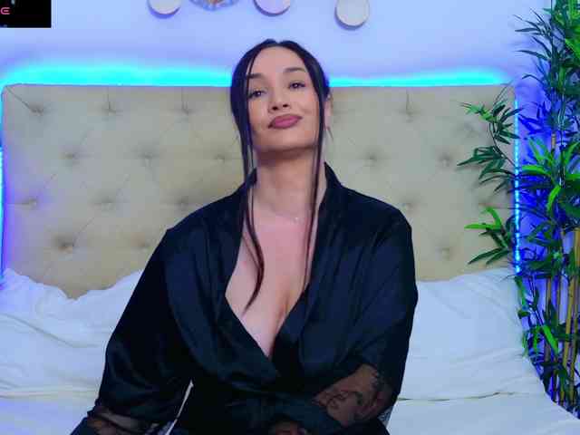 Model: DaliyaArabian