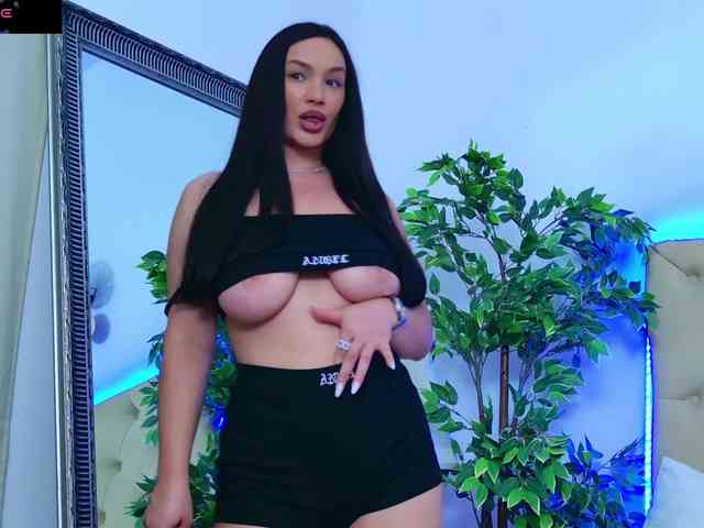 Model: DaliyaArabian