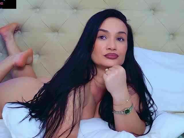Model: DaliyaArabian