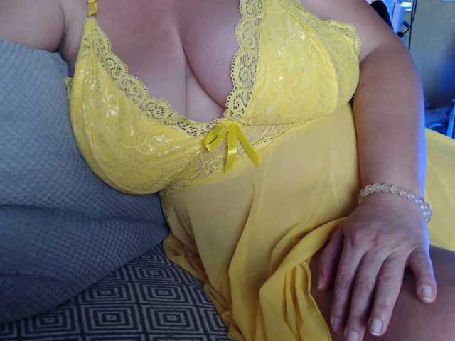 Alyssia live cam preview
