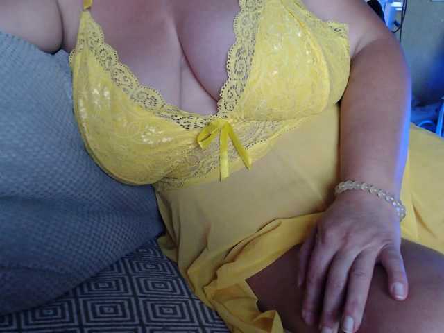 Alyssia live cam preview