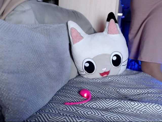 Alyssia live cam preview