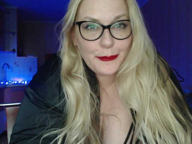 WifeyNusha's BongaCams show and profile