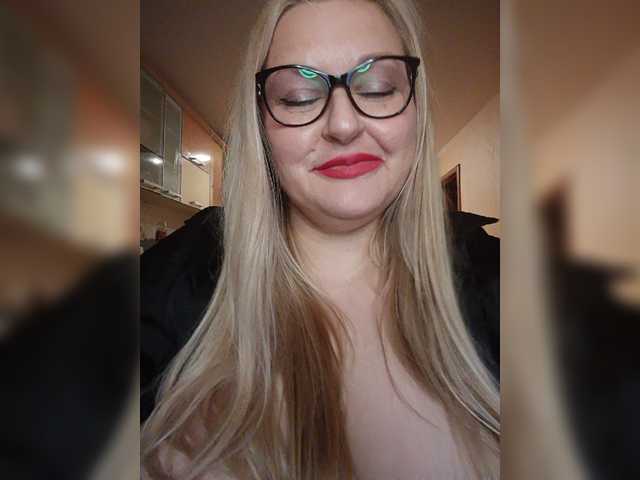 WifeyNusha live webcam show