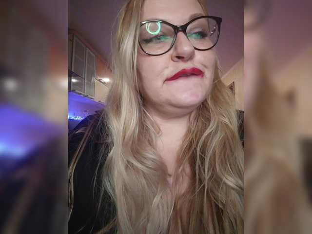 WifeyNusha's BongaCams show and profile