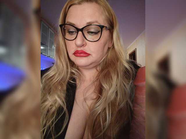 WifeyNusha's BongaCams show and profile