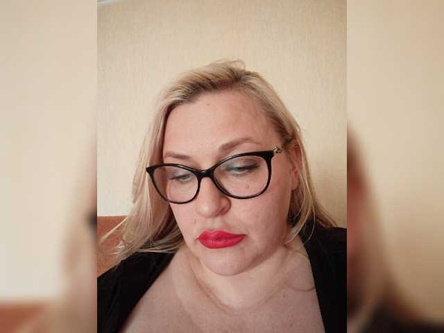 WifeyNusha live cam on BongaCams