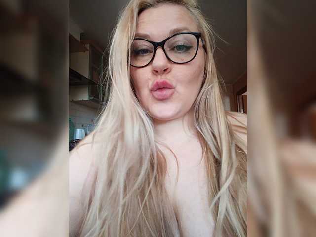 WifeyNusha live cam on BongaCams