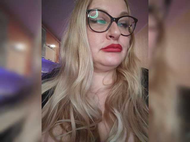 WifeyNusha's BongaCams show and profile