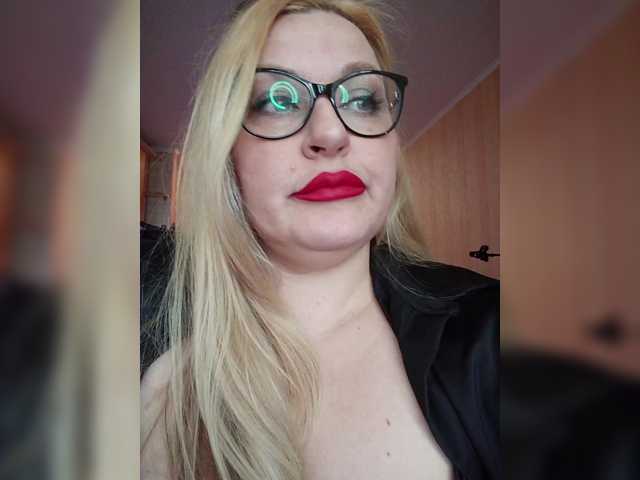 WifeyNusha's BongaCams show and profile