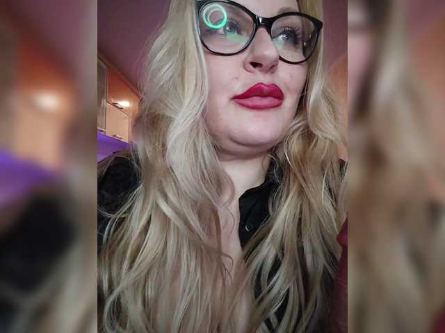 WifeyNusha's BongaCams show and profile