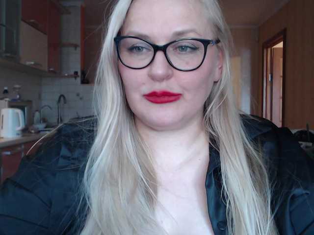 WifeyNusha live webcam show