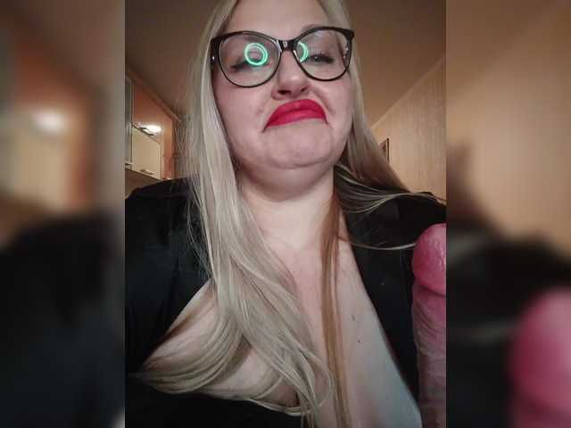 WifeyNusha live webcam show