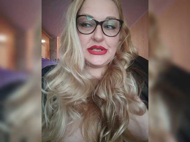 WifeyNusha's BongaCams show and profile