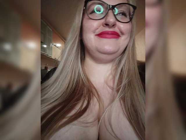 WifeyNusha live webcam show