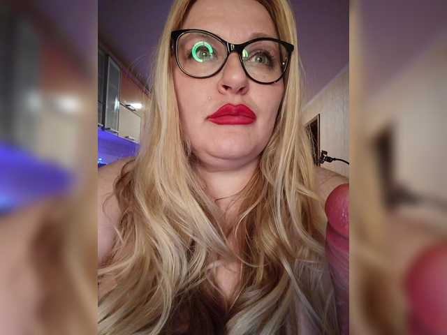 WifeyNusha's BongaCams show and profile