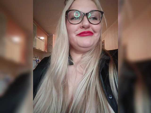 WifeyNusha live webcam show